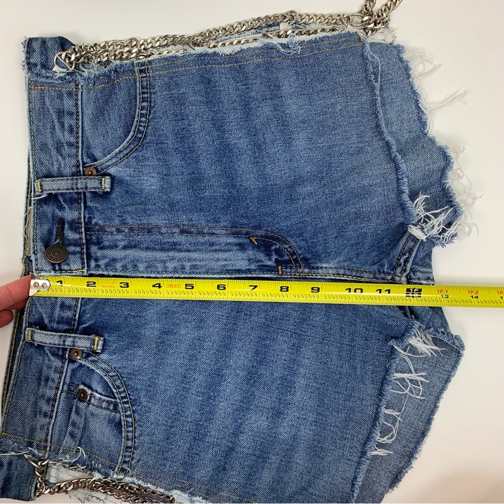 LF Furst of a Kind Vintage Upcycled Levi’s Criss Cross Side Chain Shorts 24-26 - Picture 12 of 14
